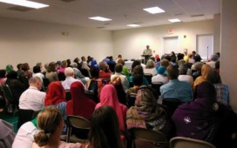 Being-There-held-an-interfaith-iftar-on-June-25-where-participants-were-encouraged-to-connect-with-people-different-than-themselves.-3-300x170.jpg