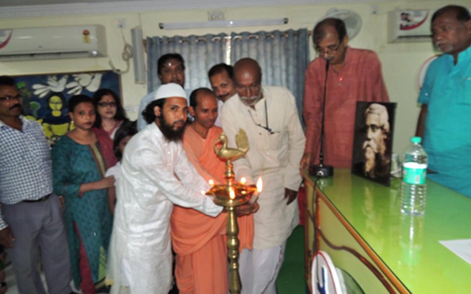 EastIndia-HinduMuslimBudhhistChristian_LightLampTogether.jpg