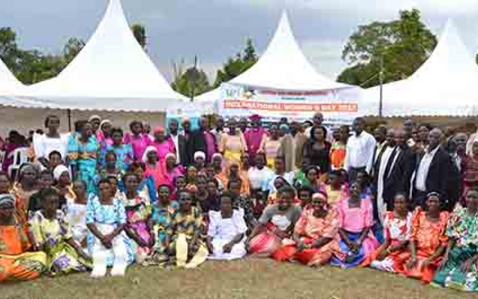 GreatLakesAfrica-WomensDay2017_Group photo (1).jpg 