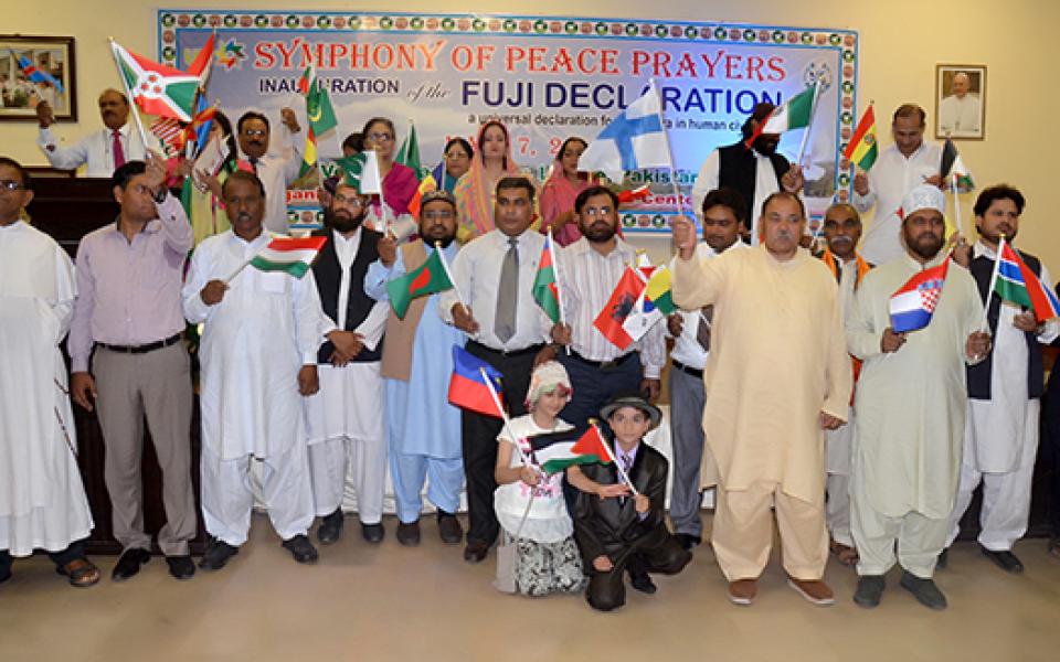 URIPakistan-FujiDec2015-group.JPG 