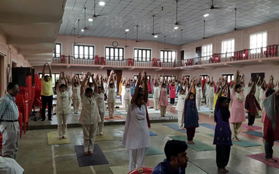 ZeroLimitsIntlYogaDay2015-1.jpg 