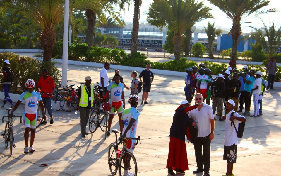 Cyclists and other participants in Djibouti