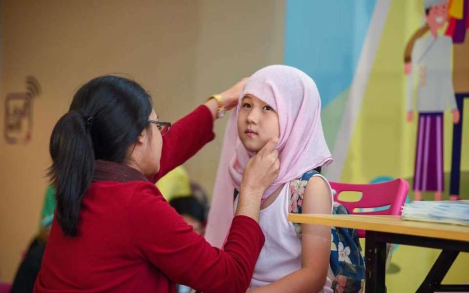 Photo of a woman and little girl